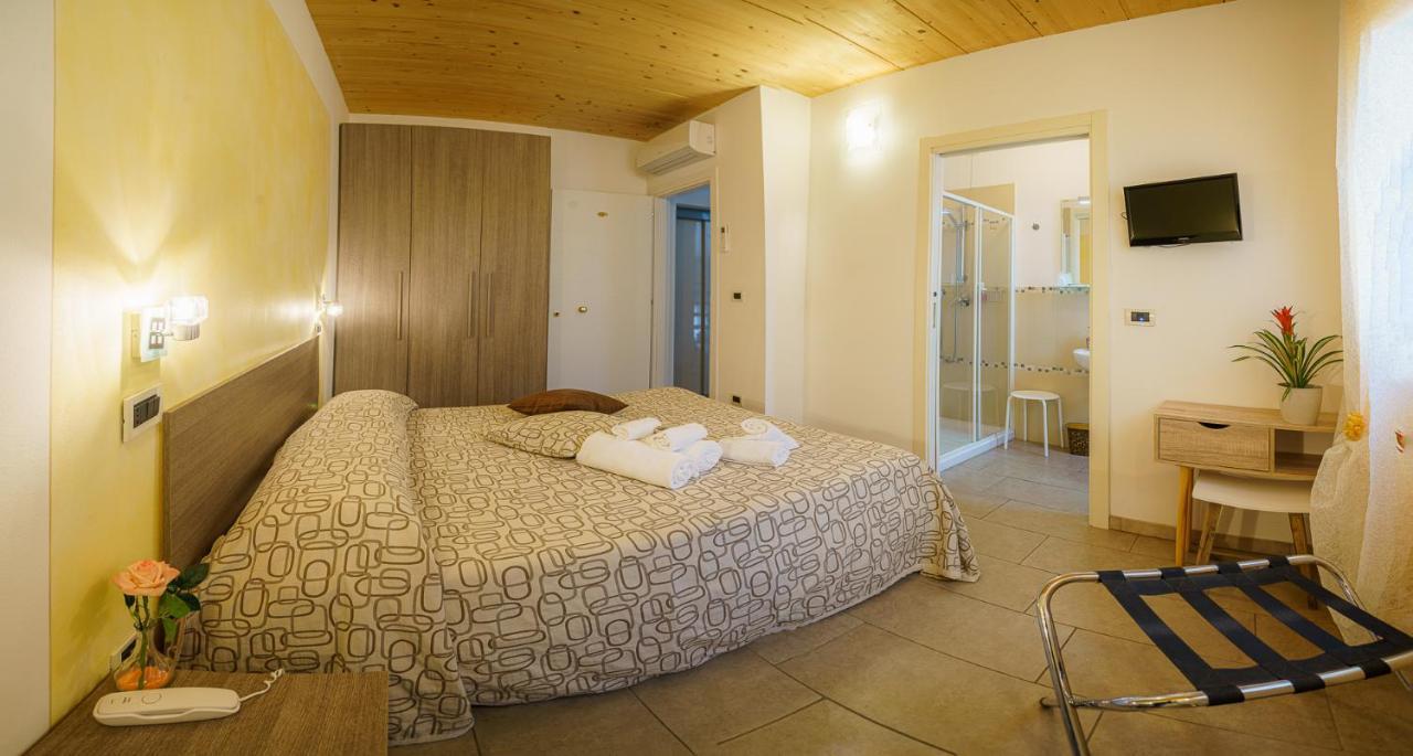 Albergo La Lampara Марина ди Чечина Екстериор снимка