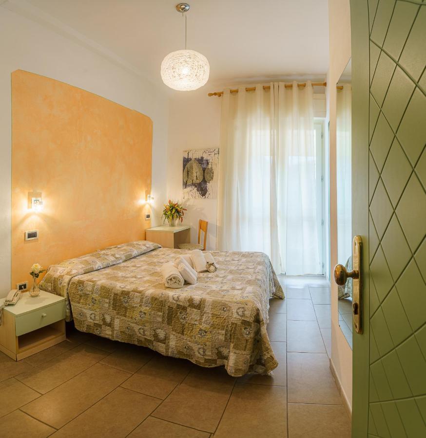 Albergo La Lampara Марина ди Чечина Екстериор снимка